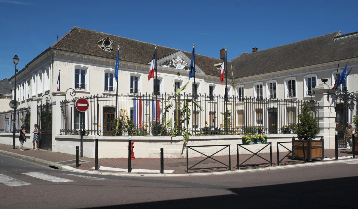 Enlèvement d'épave gratuit à Montereau Fault Yonne en Seine-et-Marne
