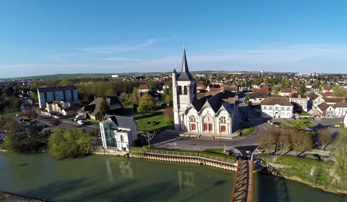 Service d'enlèvement de véhicule hors d'usage à Pont-Sainte-Marie